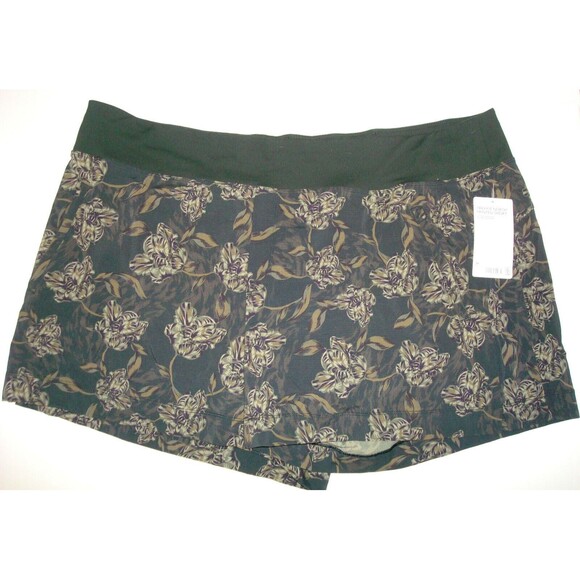 NWT $69 Womens Plus size 26 Athleta Trekkie North Printed Shorts Dark Green